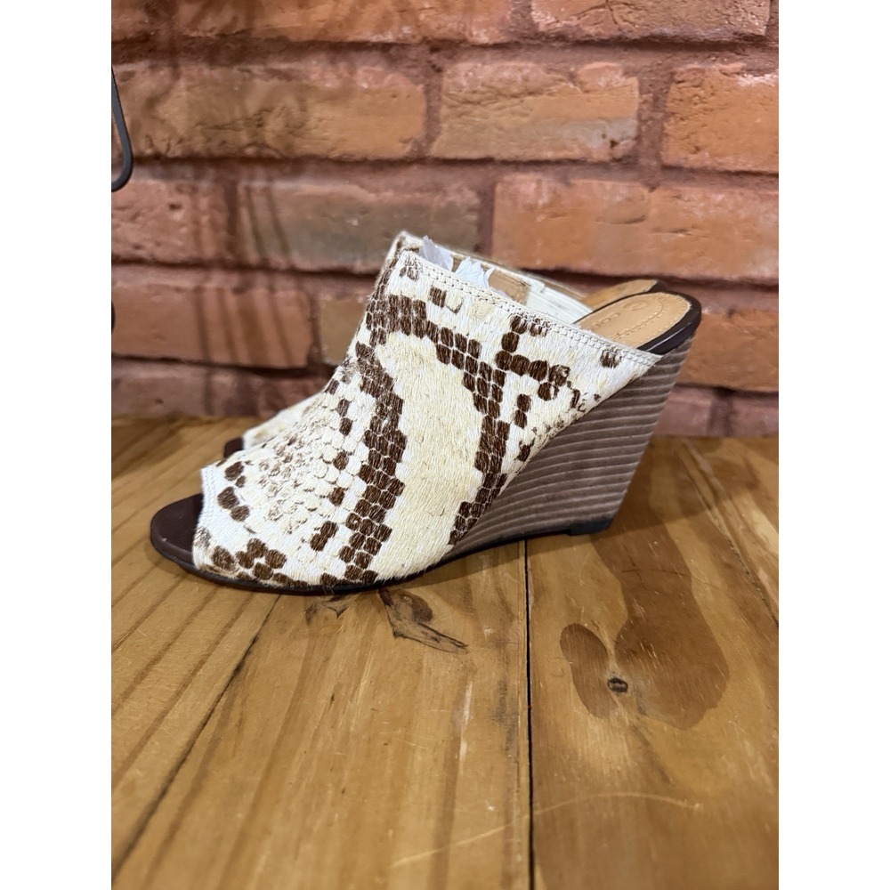 Corso Como Women's 6 Fur Leather Central Wedge Sandal Natural Multi Hair Snake